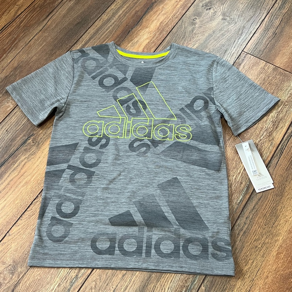 { adidas } boys BNWT t shirt, small
